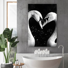 Lade das Bild in den Galerie-Viewer, Poster Elegante Schwäne formen Herzbild Hochformat