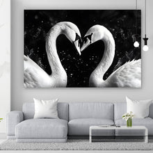 Lade das Bild in den Galerie-Viewer, Poster Elegante Schwäne formen Herzbild Querformat