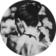 Lade das Bild in den Galerie-Viewer, Aluminiumbild gebürstet Elegante Silhouette einer Frau Kreis