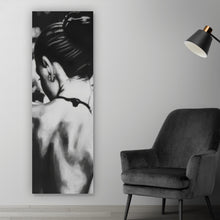 Lade das Bild in den Galerie-Viewer, Aluminiumbild gebürstet Elegante Silhouette einer Frau Panorama Hoch