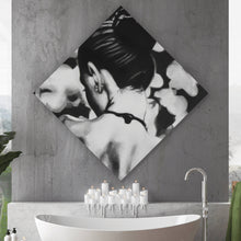 Lade das Bild in den Galerie-Viewer, Acrylglasbild Elegante Silhouette einer Frau Raute