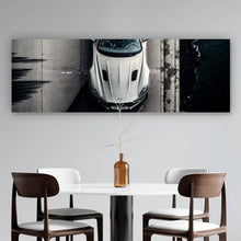 Lade das Bild in den Galerie-Viewer, Poster Elegantes Auto auf Brücke mit Wasser im Hintergrund Panorama