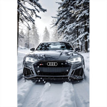 Lade das Bild in den Galerie-Viewer, Poster Elegantes Auto fährt durch verschneiten Winterwald Hochformat
