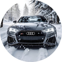 Lade das Bild in den Galerie-Viewer, Aluminiumbild gebürstet Elegantes Auto fährt durch verschneiten Winterwald Kreis