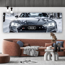 Lade das Bild in den Galerie-Viewer, Leinwandbild Elegantes Auto fährt durch verschneiten Winterwald Panorama