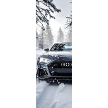 Lade das Bild in den Galerie-Viewer, Leinwandbild Elegantes Auto fährt durch verschneiten Winterwald Panorama Hoch