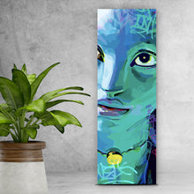 Lade das Bild in den Galerie-Viewer, Spannrahmenbild Fantasievolles Porträt in leuchtenden Farben mit Graffiti Elementen Panorama Hoch