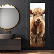 Lade das Bild in den Galerie-Viewer, Leinwandbild Flauschiges Highland Kalb auf der Weide Panorama Hoch