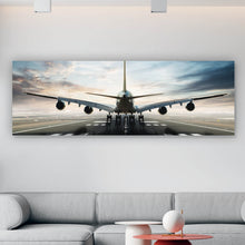 Lade das Bild in den Galerie-Viewer, Aluminiumbild gebürstet Flugzeug auf der Landebahn Panorama