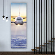 Lade das Bild in den Galerie-Viewer, Spannrahmenbild Flugzeug fliegt über den Wolken Panorama Hoch