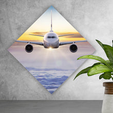 Lade das Bild in den Galerie-Viewer, Aluminiumbild Flugzeug fliegt über den Wolken Raute