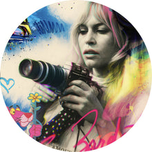 Lade das Bild in den Galerie-Viewer, Aluminiumbild Französische Film Ikone im Graffiti Stil Kreis