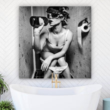Lade das Bild in den Galerie-Viewer, Acrylglasbild Frau auf Toilette Quadrat