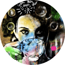 Lade das Bild in den Galerie-Viewer, Aluminiumbild Frau mit Tasse farbenfrohe künstlerische Darstellung Kreis