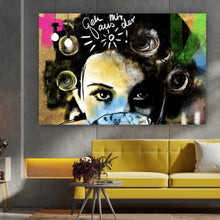 Lade das Bild in den Galerie-Viewer, Poster Frau mit Tasse farbenfrohe künstlerische Darstellung Querformat
