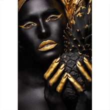 Lade das Bild in den Galerie-Viewer, Aluminiumbild gebürstet Frauenportrait Schwarz mit Gold Hochformat