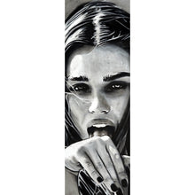 Lade das Bild in den Galerie-Viewer, Aluminiumbild Freche abstrakte Frau in Schwarz Weiß Panorama Hoch