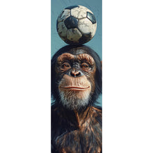 Lade das Bild in den Galerie-Viewer, Aluminiumbild Frecher Schimpanse mit Fußball Panorama Hoch