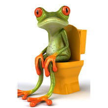 Lade das Bild in den Galerie-Viewer, Spannrahmenbild Frosch auf Toilette Hochformat