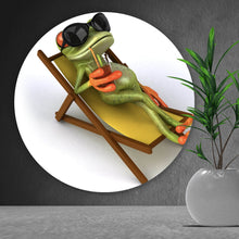 Lade das Bild in den Galerie-Viewer, Aluminiumbild Frosch entspannt auf Liegestuhl mit Getränk Kreis