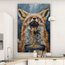 Lade das Bild in den Galerie-Viewer, Aluminiumbild Fuchs genießt lachend eine Schüssel mit Nudeln Hochformat