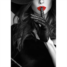 Lade das Bild in den Galerie-Viewer, Acrylglasbild Geheimnisvolle Frau mit rotem Lippenstift und Hut Hochformat