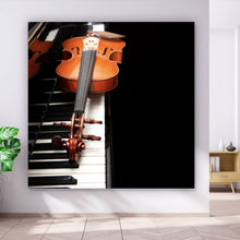 Lade das Bild in den Galerie-Viewer, Aluminiumbild gebürstet Geige auf Klaviertasten Quadrat