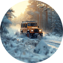 Lade das Bild in den Galerie-Viewer, Aluminiumbild Geländewagen fährt durch verschneiten Wald Kreis