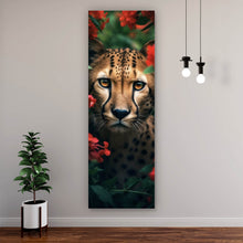 Lade das Bild in den Galerie-Viewer, Aluminiumbild gebürstet Gepard schaut neugierig durch rote Blumen Panorama Hoch