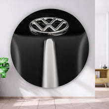 Lade das Bild in den Galerie-Viewer, Aluminiumbild gebürstet Glänzendes Emblem auf schwarzem Autolack Kreis