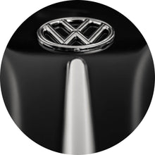 Lade das Bild in den Galerie-Viewer, Aluminiumbild gebürstet Glänzendes Emblem auf schwarzem Autolack Kreis