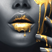 Lade das Bild in den Galerie-Viewer, Aluminiumbild gebürstet Goldene Lippen Quadrat
