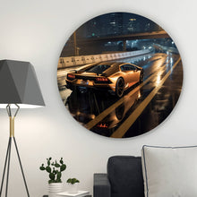 Lade das Bild in den Galerie-Viewer, Aluminiumbild gebürstet Goldener Sportwagen auf nasser Straße bei Nacht Kreis