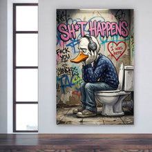 Lade das Bild in den Galerie-Viewer, Poster Graffiti Ente auf der Toilette Hochformat