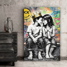 Lade das Bild in den Galerie-Viewer, Leinwandbild Graffiti Liebe zweier Kinder Hochformat