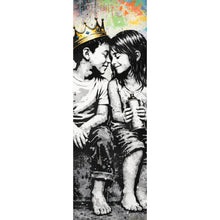 Lade das Bild in den Galerie-Viewer, Leinwandbild Graffiti Liebe zweier Kinder Panorama Hoch