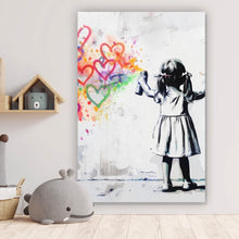 Lade das Bild in den Galerie-Viewer, Aluminiumbild gebürstet Graffiti Mädchen sprüht Herzformen an die Wand Hochformat