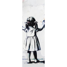 Lade das Bild in den Galerie-Viewer, Acrylglasbild Graffiti Mädchen sprüht Herzformen an die Wand Panorama Hoch