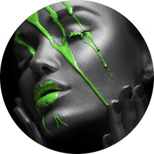 Lade das Bild in den Galerie-Viewer, Aluminiumbild gebürstet Green Lips Kreis