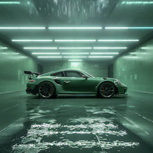 Lade das Bild in den Galerie-Viewer, Leinwandbild Grünes Sportauto in futuristischer Halle Quadrat