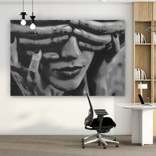 Lade das Bild in den Galerie-Viewer, Aluminiumbild gebürstet Hände verdecken Augen einer Frau Zeichestil Querformat