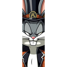 Lade das Bild in den Galerie-Viewer, Aluminiumbild gebürstet Hase mit Zylinder und Pistole Panorama Hoch