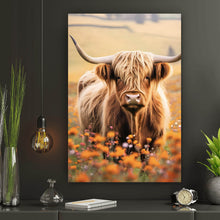 Lade das Bild in den Galerie-Viewer, Leinwandbild Highland Rind auf der Weide Hochformat