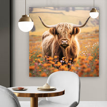 Lade das Bild in den Galerie-Viewer, Spannrahmenbild Highland Rind auf der Weide Quadrat
