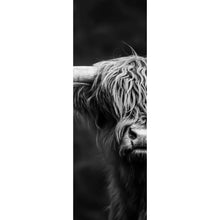 Lade das Bild in den Galerie-Viewer, Aluminiumbild gebürstet Highland Rind Schwarz-Weiß Panorama Hoch