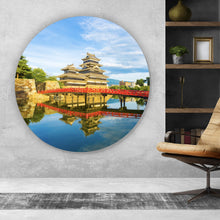 Lade das Bild in den Galerie-Viewer, Aluminiumbild Historische Burg mit roter Brücke und Wasserreflektion Kreis