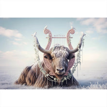 Lade das Bild in den Galerie-Viewer, Leinwandbild Hochlandrind Mit Dekorativer Harfe Querformat