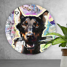 Lade das Bild in den Galerie-Viewer, Aluminiumbild Hund mit Waffe im Pop Art Stil Kreis