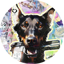Lade das Bild in den Galerie-Viewer, Aluminiumbild gebürstet Hund mit Waffe im Pop Art Stil Kreis