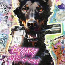 Lade das Bild in den Galerie-Viewer, Aluminiumbild gebürstet Hund mit Waffe im Pop Art Stil Quadrat